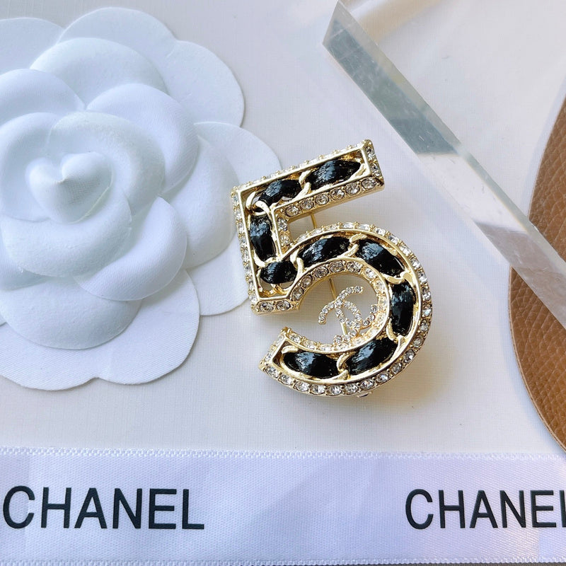 D127 Number 5 Wear leather and diamond brooch jewelry