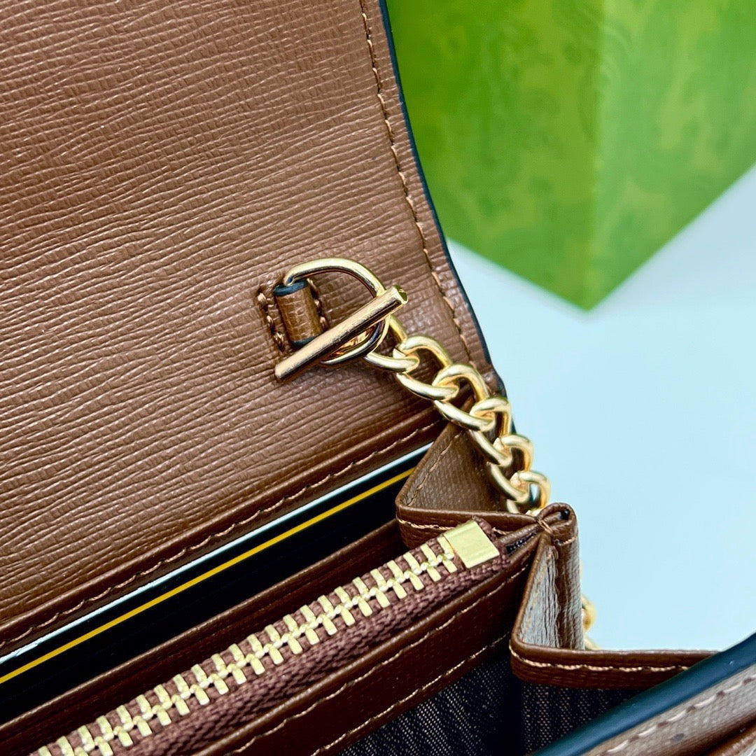 GUCCI Saddle Buckle Crossbody Wallet on Chain