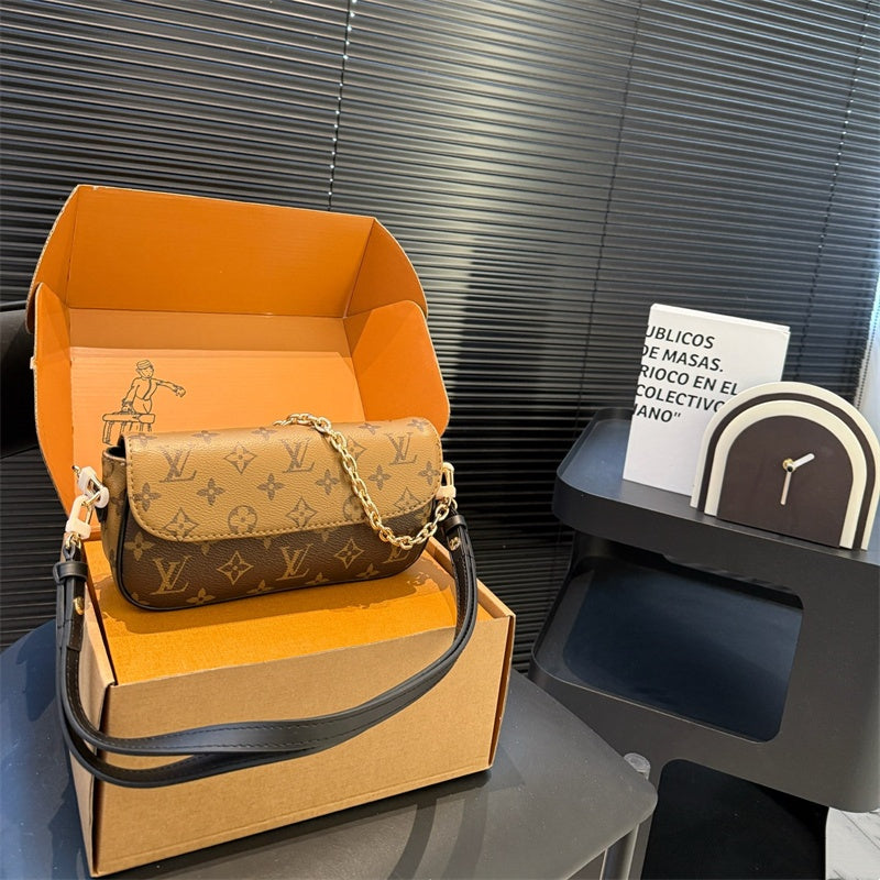 Elegant genuine leather crossbody bag With chain