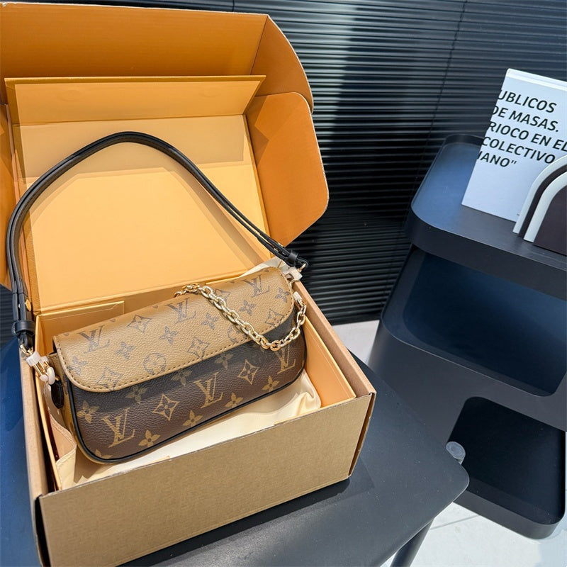 Elegant genuine leather crossbody bag With chain