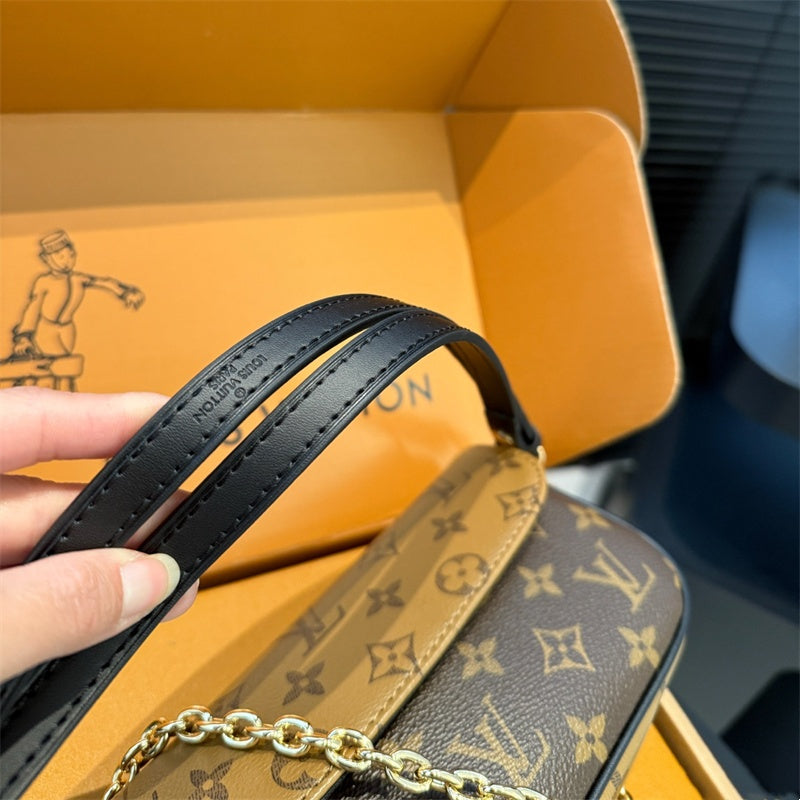 Elegant genuine leather crossbody bag With chain