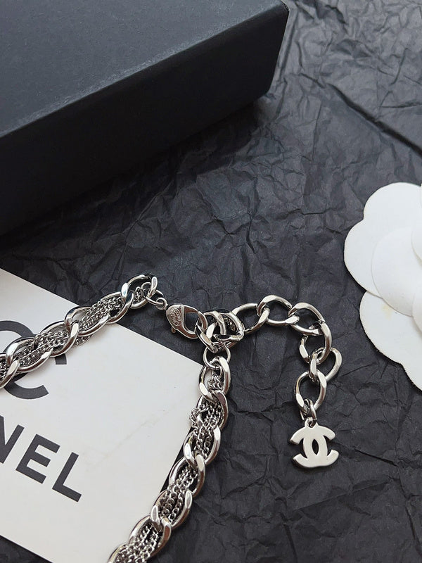 X677   Women's necklace jewelry