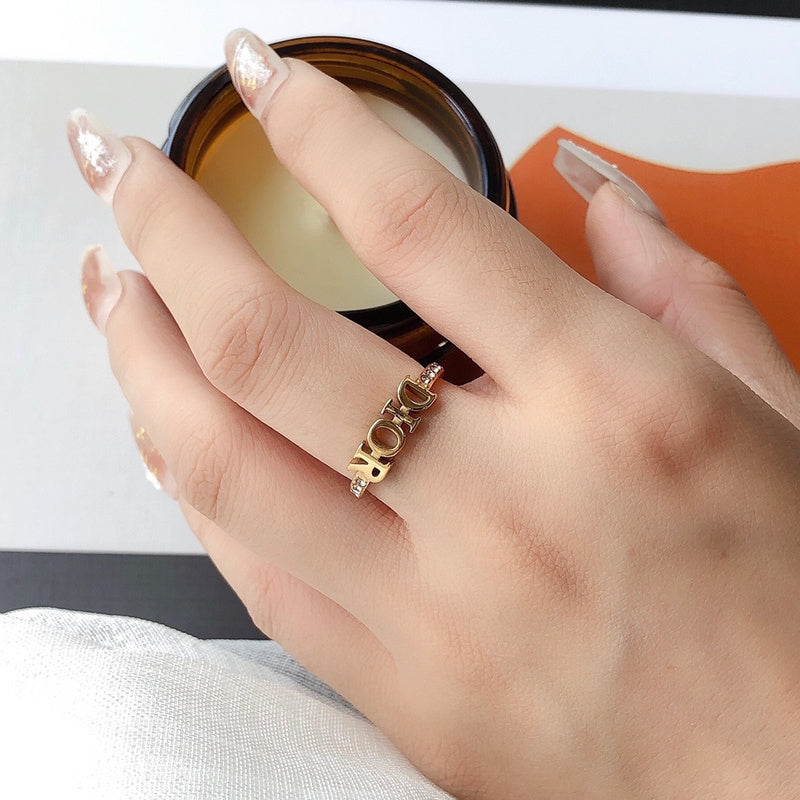 J085    Diamond ring  Jewelry